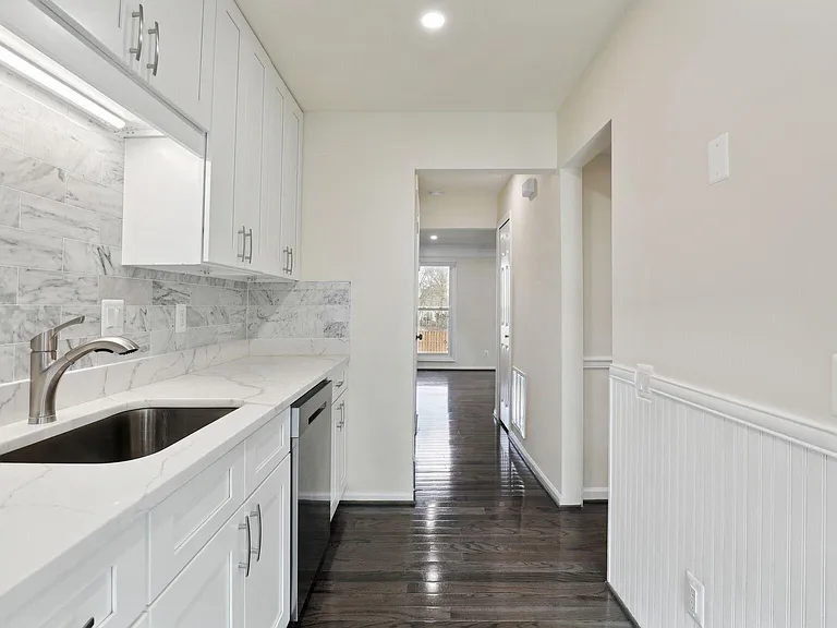 43840 Laburnum Sq — Photo 8