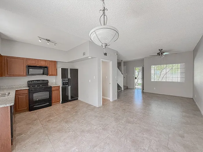 1935 W Morten Ave #27 — Photo 6
