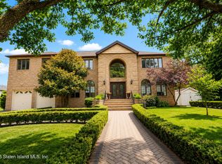 361 Arbutus Ave, Staten Island, NY 10312
