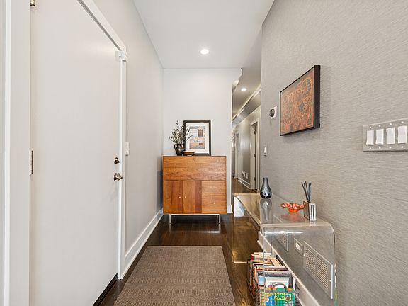 2nd image of 1330 W Winnemac Ave #2