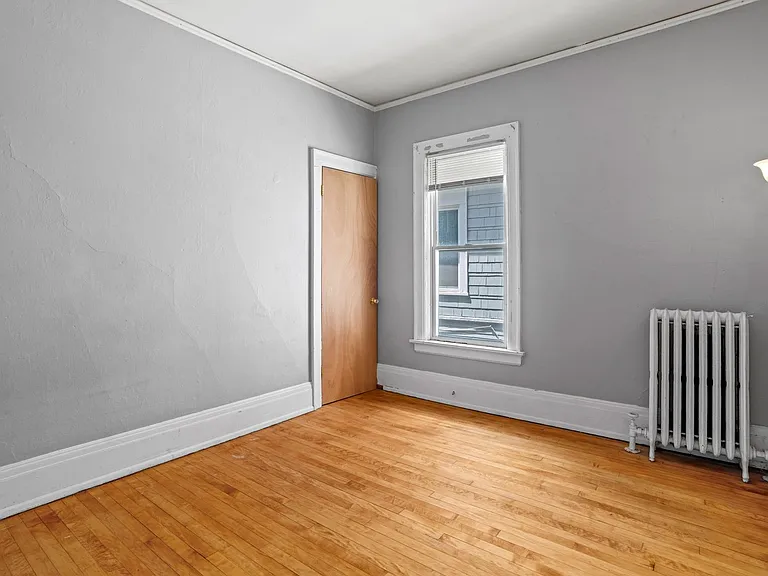 2933 N Maryland Ave — Photo 11