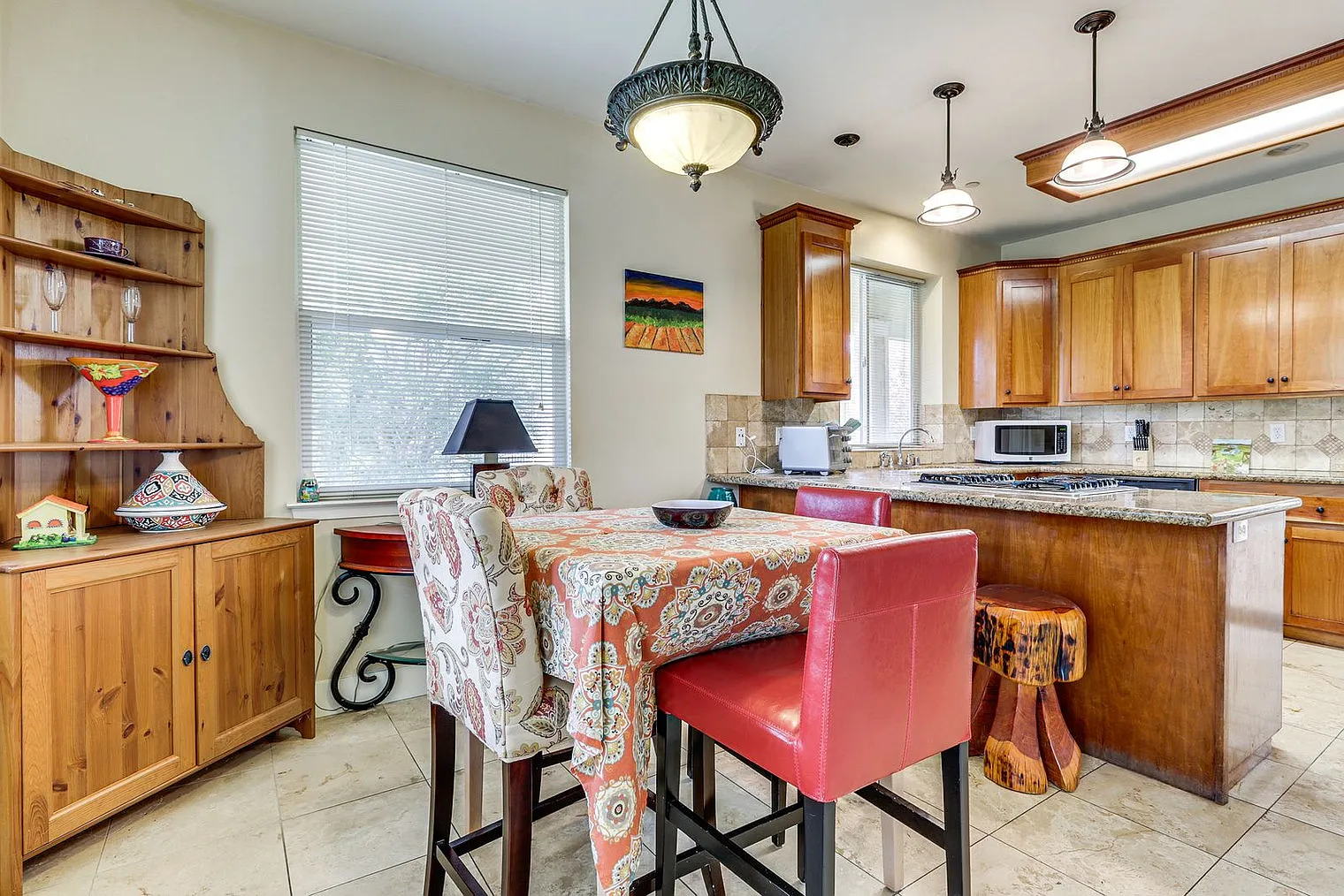 3 bed, 2.0 bath, 1689 sqft, $6,031 — Photo 4