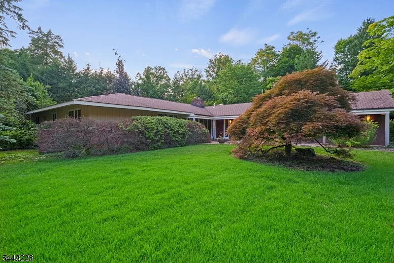 4 bed, 3.0 bath, 2849 sqft, $9,000 — Photo 1