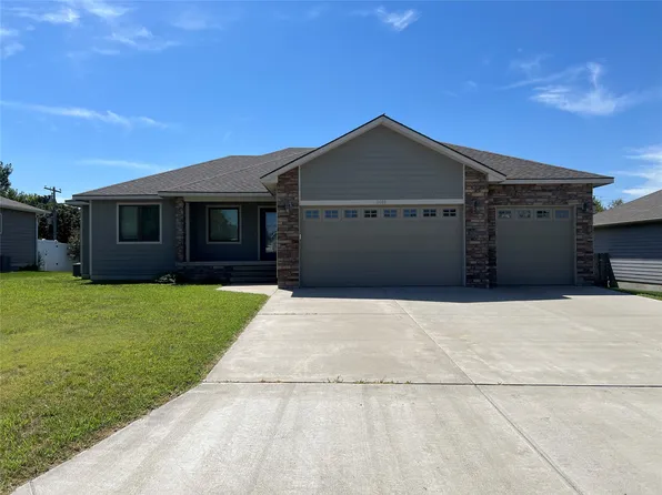 2003 Hillpointe Pl, Dodge City, KS 67801