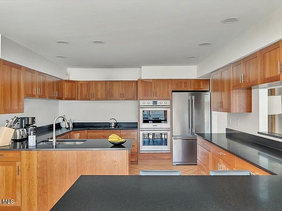 5th image of 212 Mannix Road