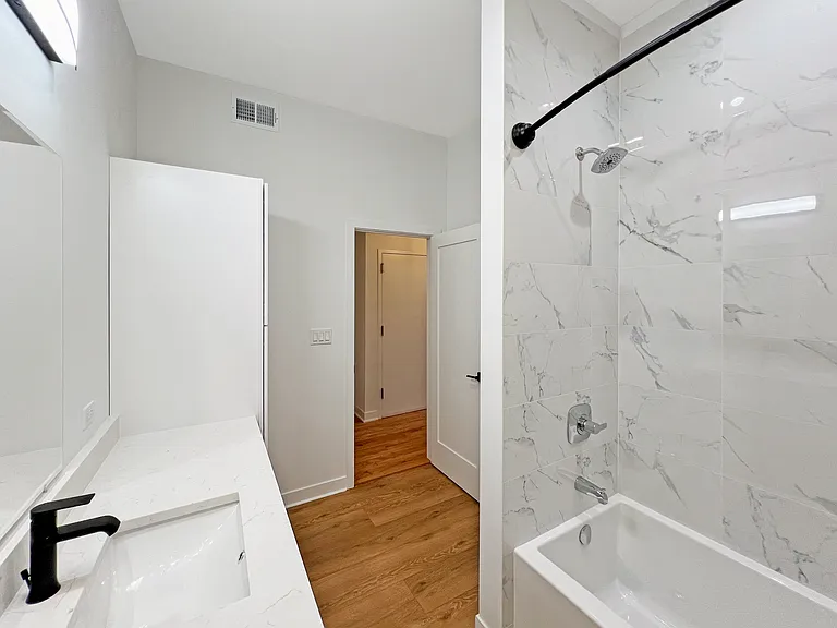 309 W Chicago Ave #201 — Photo 12