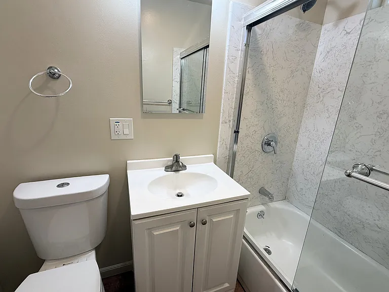 134 Hilton Ave — Photo 15