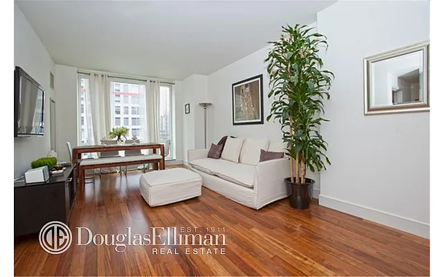 Rented by Douglas Elliman | media 14
