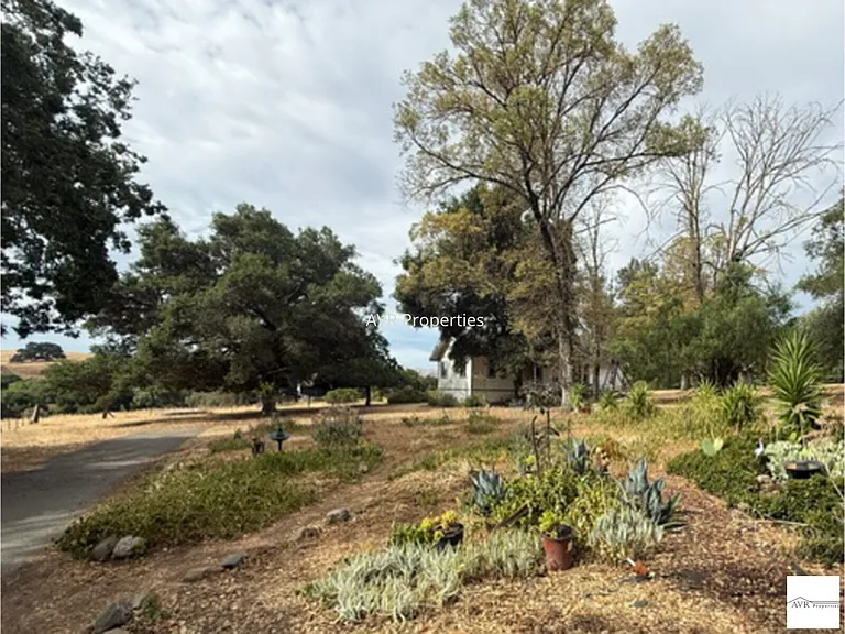 10540 Foothill Rd — Photo 2