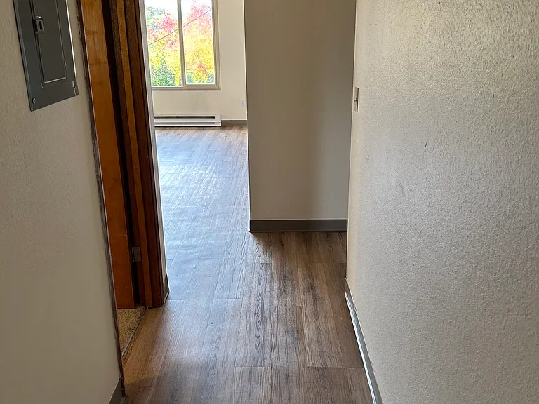 4073 Gilman Ave W — Photo 2