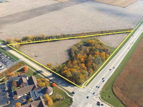 1452 Bethany Rd, Sycamore, IL 60178