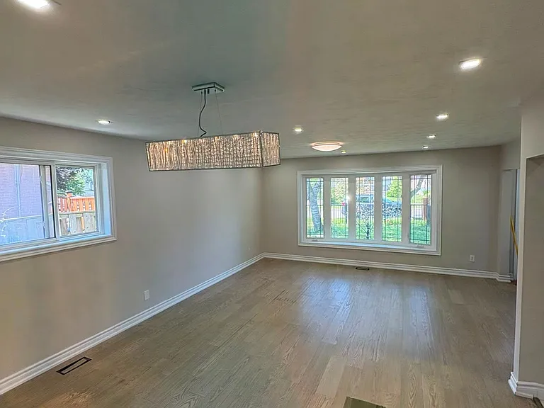 56 Stonehenge Cres — Photo 8