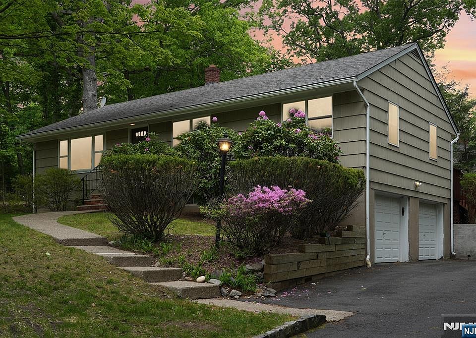 1st image of 900 Hillsdale Ave