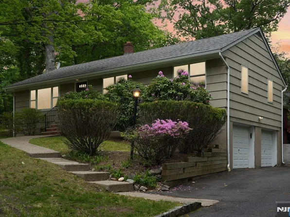 900 Hillsdale Ave, Hillsdale, NJ 07642