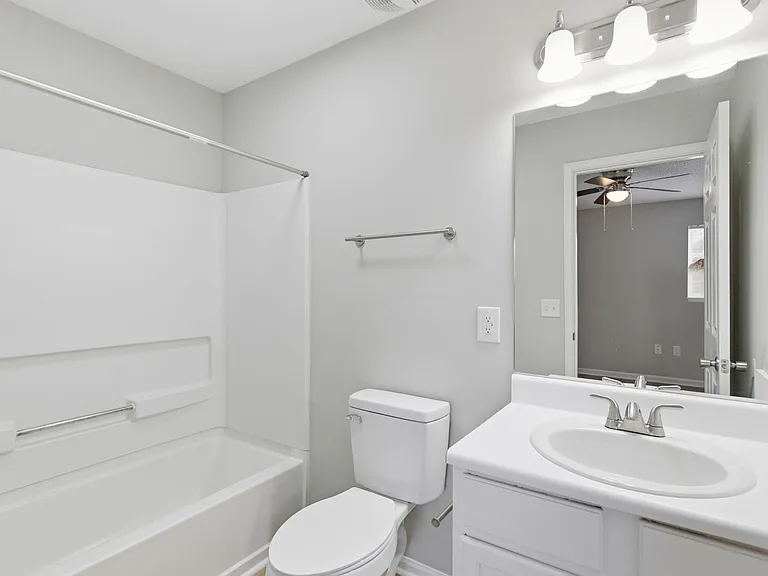 Englewood Apartments — Photo 17