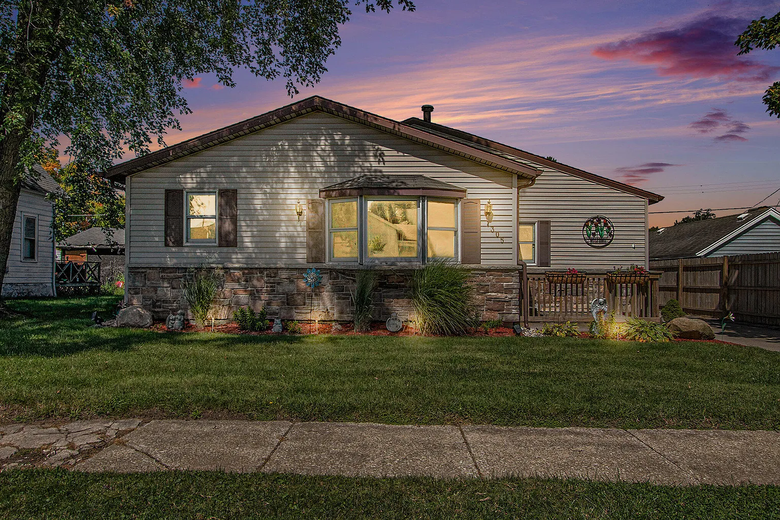 305 Oberreich St photo 1