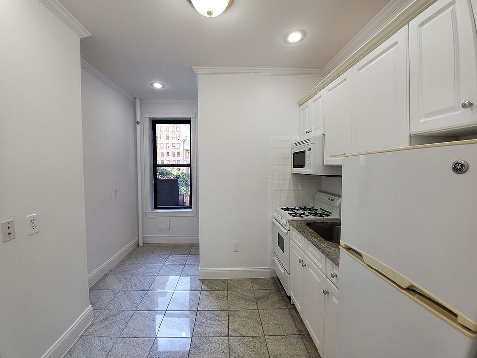 1st image of 225 W 15th St #5C