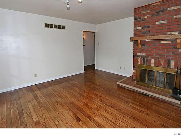 5th image of 2190 Chatelaine Dr