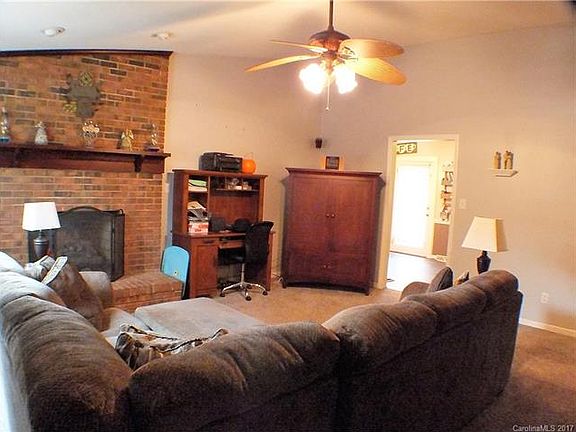 3rd image of 650 Ole Lamp Ln