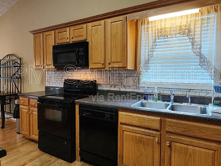 4284 Cedar Lake Cv — Photo 8