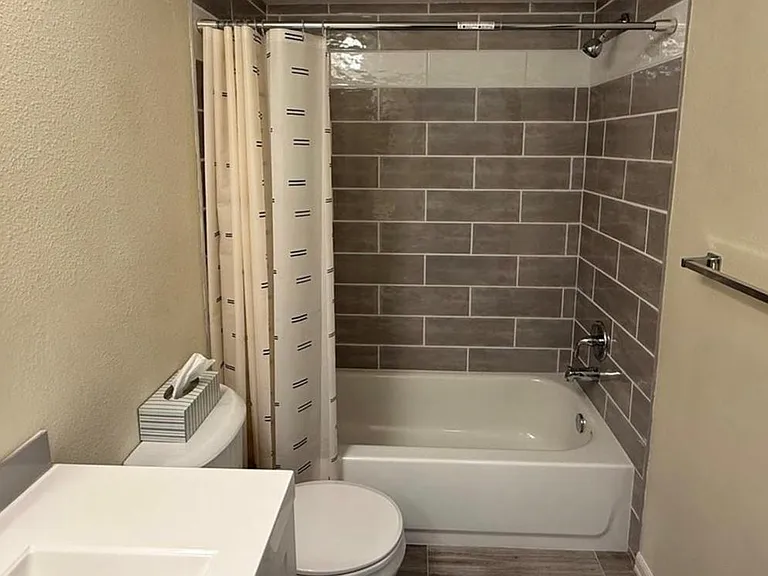 2130 Bancroft Pl #B — Photo 22