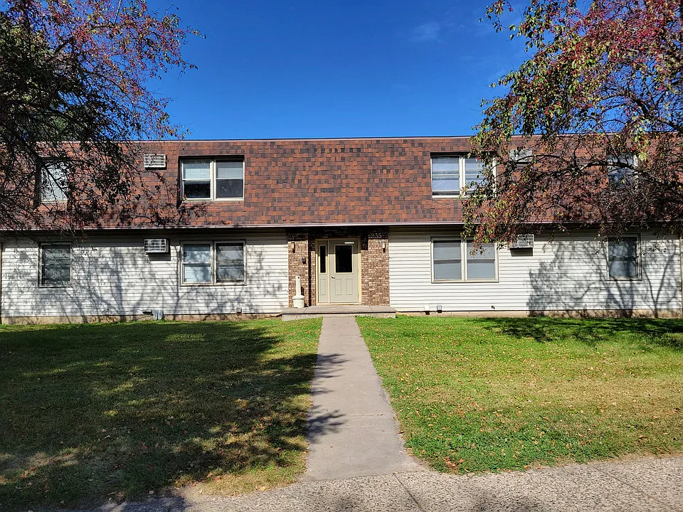 235 W Johnson St