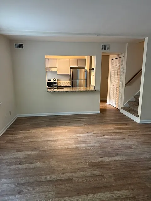 4 bed, 2000 sqft, $3,100 — Photo 4