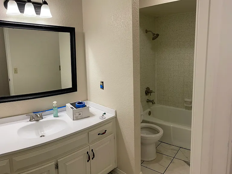 2809 E El Paso St — Photo 9