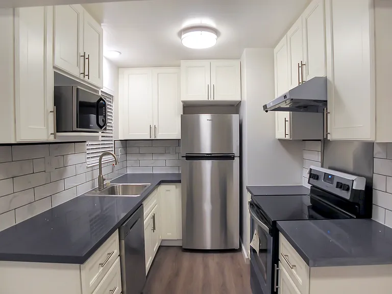 1644 Oxford St #4 — Photo 1