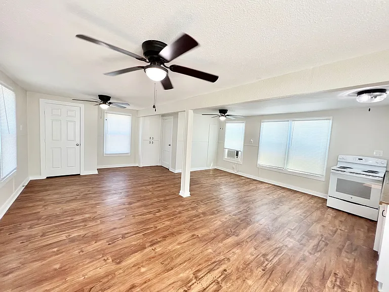 1106 Gulfview Ln — Photo 4