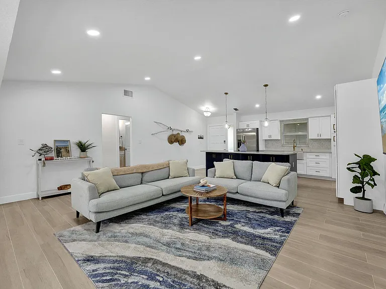 852 Rabbit Rd — Photo 2
