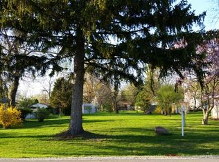 210 Holly Ave, Darien, IL 60561