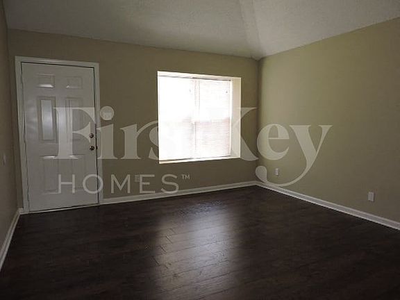 2nd image of 2631 Parkview Dr