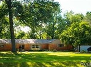6125 Glyndebourne Dr, Troy, MI 48098