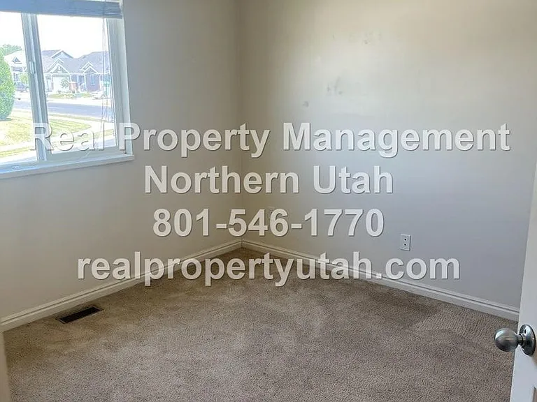 3120 W 525 N — Photo 15
