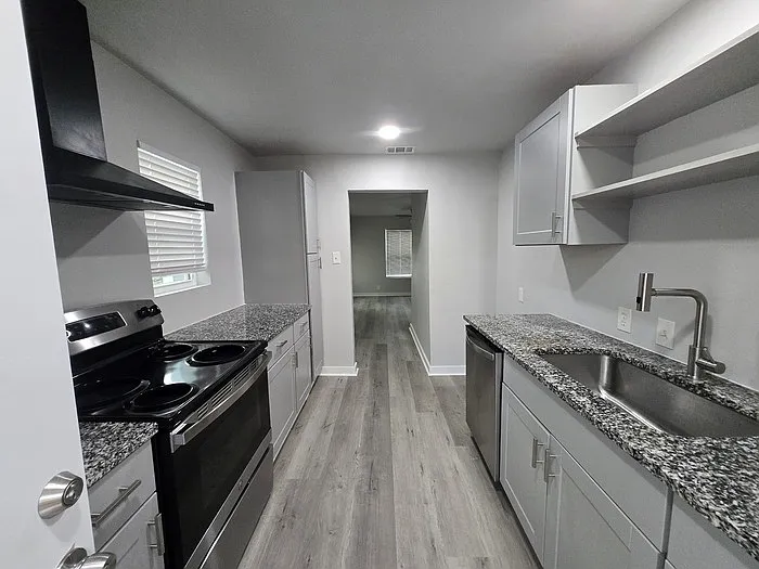 501A Parkdale St — Photo 1