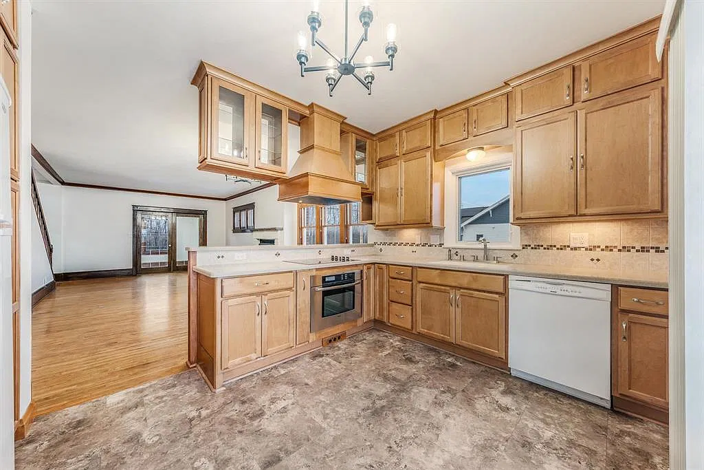 3 bed, 2703 sqft, $3,000 — Photo 4