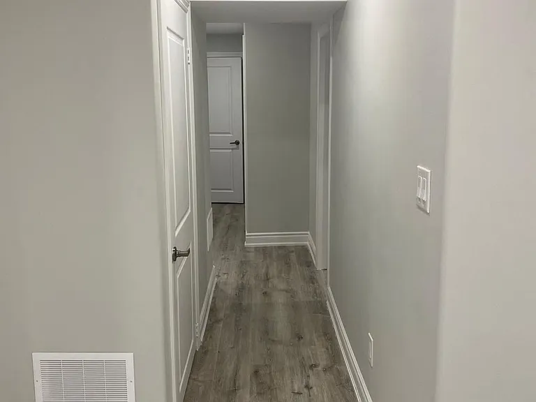 409 Comiskey Cres #BASEMENT — Photo 11