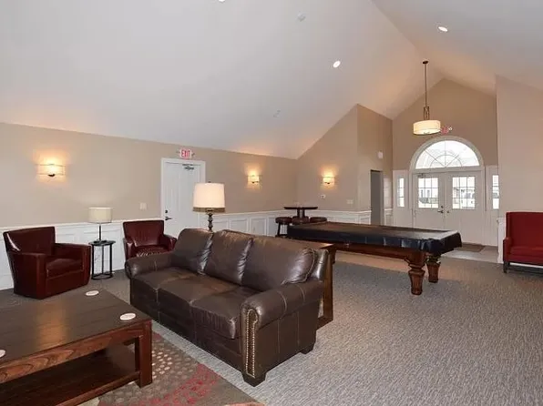 542 Pewaukee Rd, Pewaukee, WI 53072