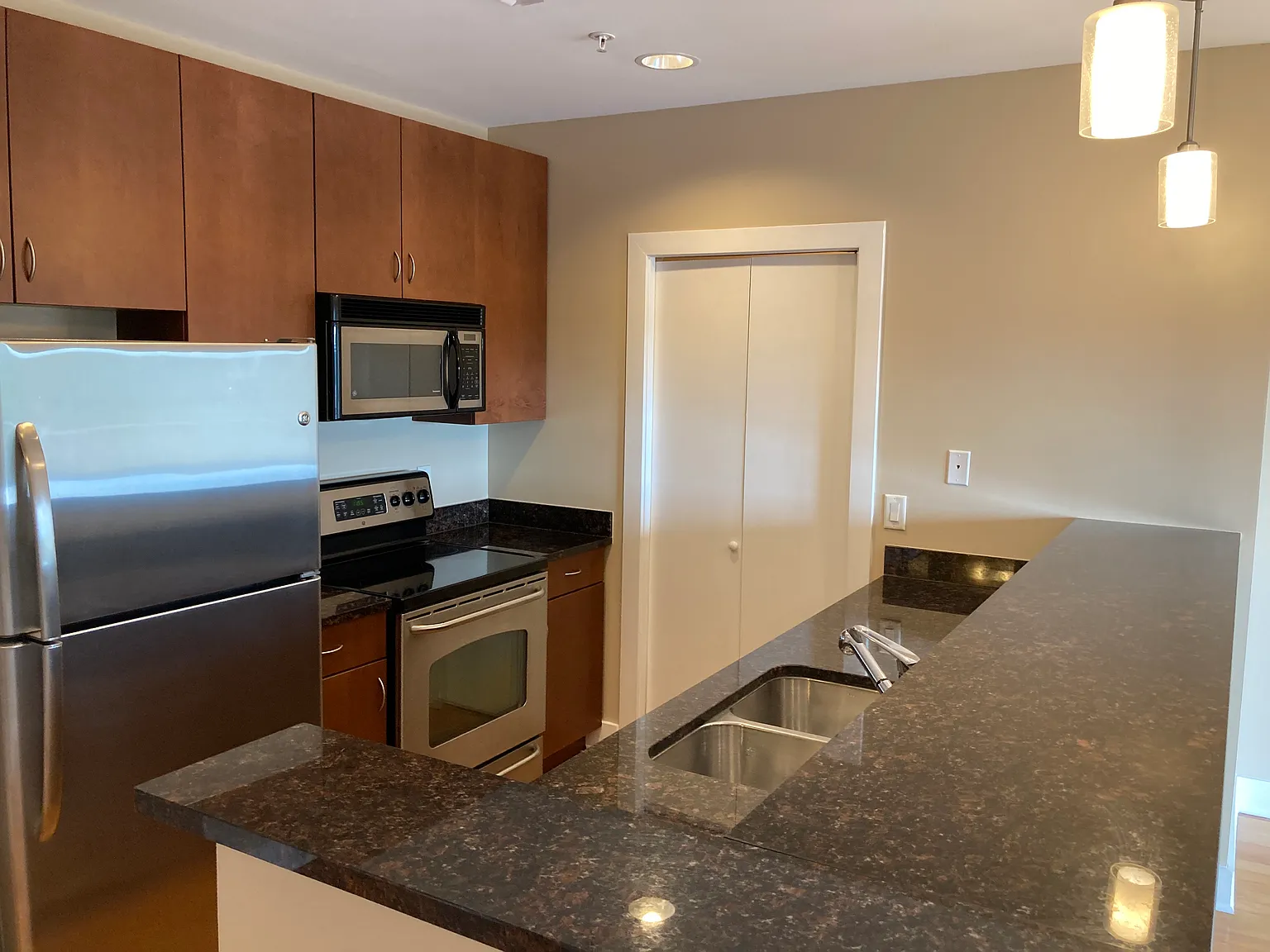 Rare Opportunity To Live In Downtown St. Pete — Photo 4