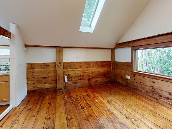 2nd image of 410 Old Montague Rd APT 5