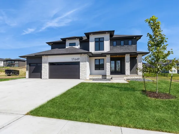 17649 Hammontree Dr, Clive, IA 50325