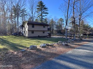 120 Yvonne Ln, Dingmans Ferry, PA 18328