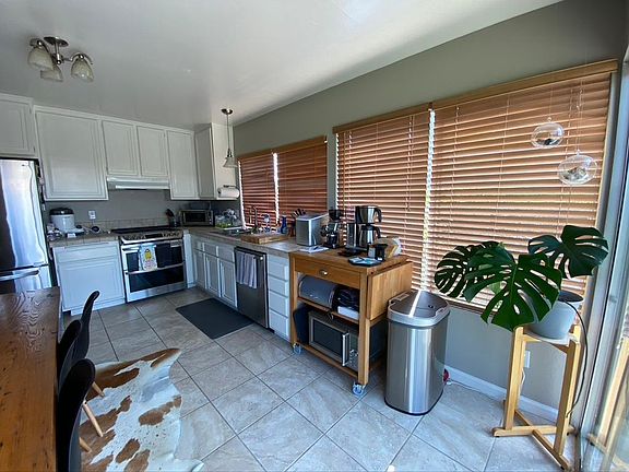 large eat in kitchen