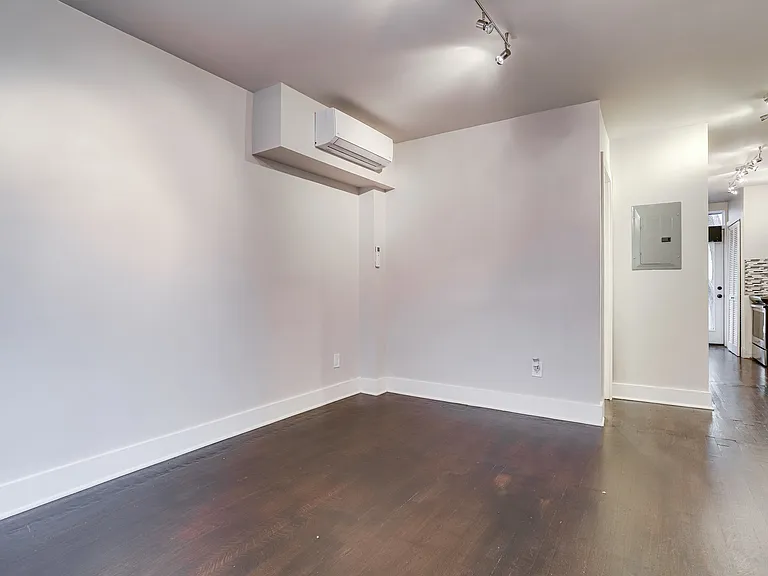 82 Q St SW #1 — Photo 4