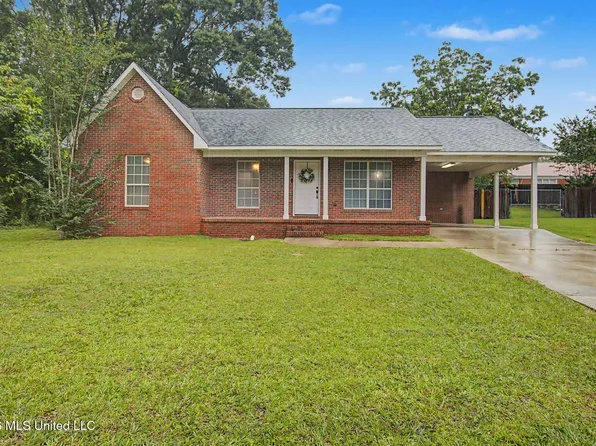 105 Hall St, Wiggins, MS 39577