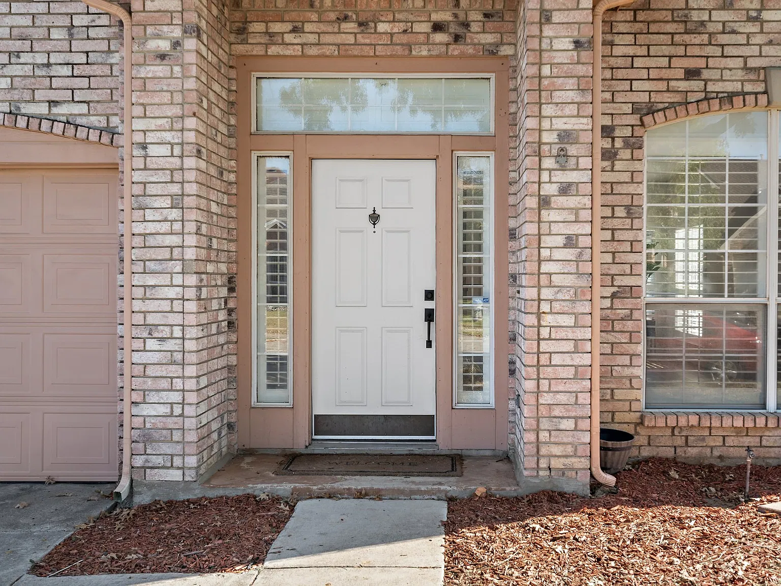 3 bed, 2.5 bath, 1676 sqft, $2,500 — Photo 3