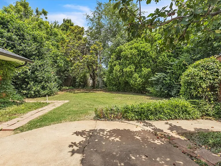 2037 NW 47th St — Photo 38