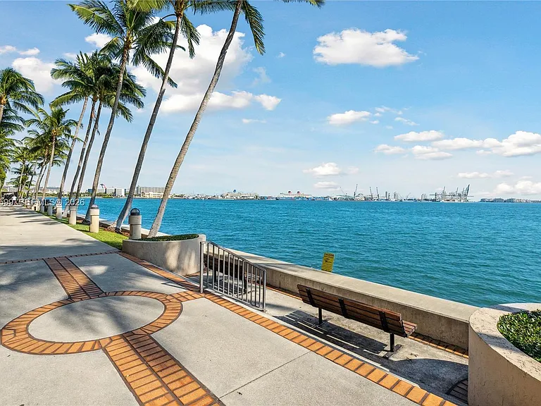 540 Brickell Key Dr #1025 — Photo 24