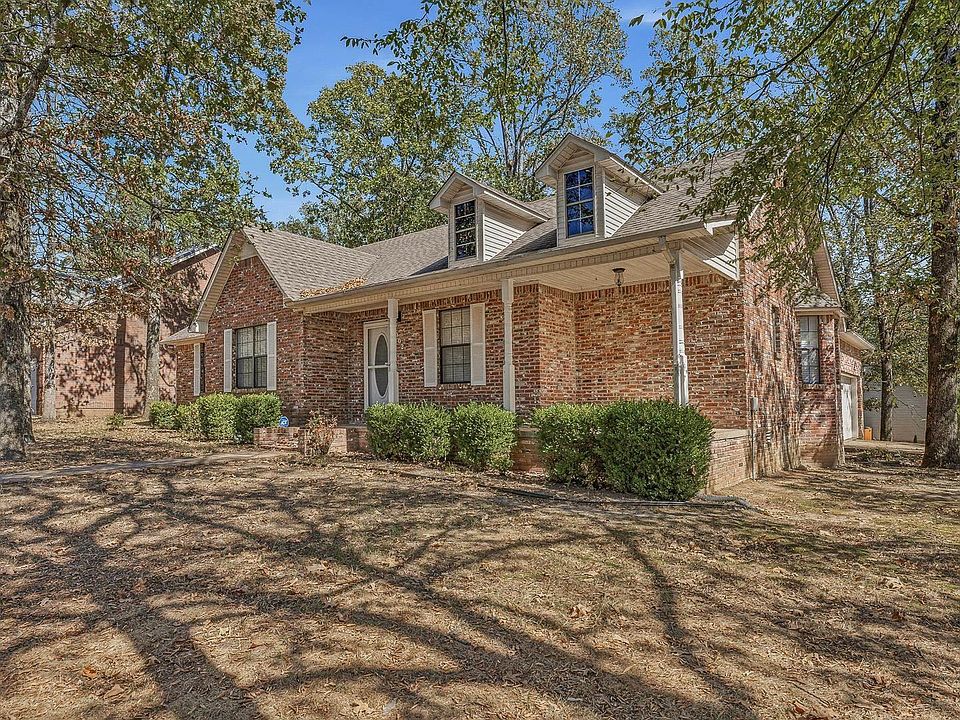 1st image of 902 Live Oak Cir